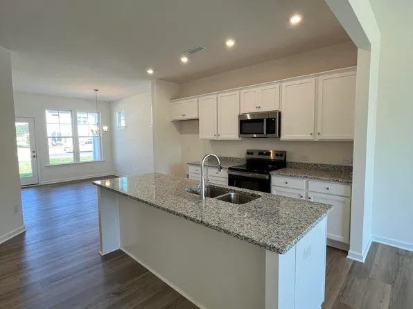 1423 Goldsboro Ave, Sanford, NC 27330