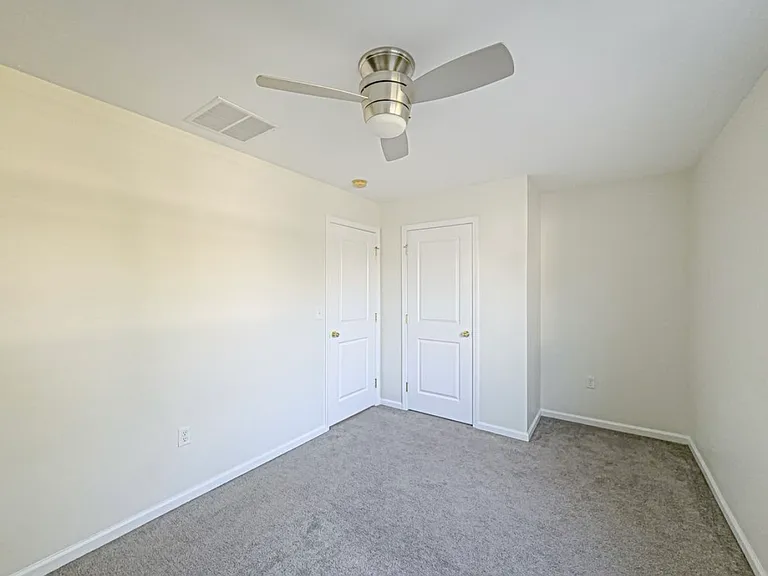48 S Poplar St — Photo 10
