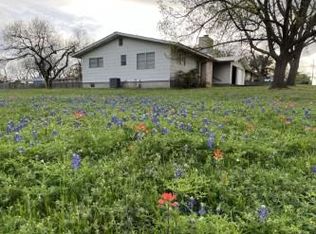 303 E Walnut St, Fredericksburg, TX 78624