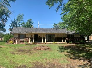 303 Sunset Dr, Vinita, OK 74301