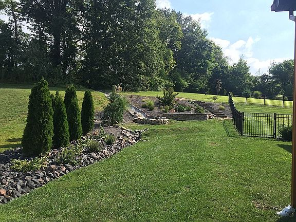 4th image of 1 Brook Parc Ct