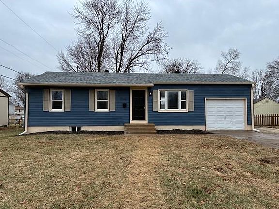 3rd image of 1611 S Queen Ridge Way