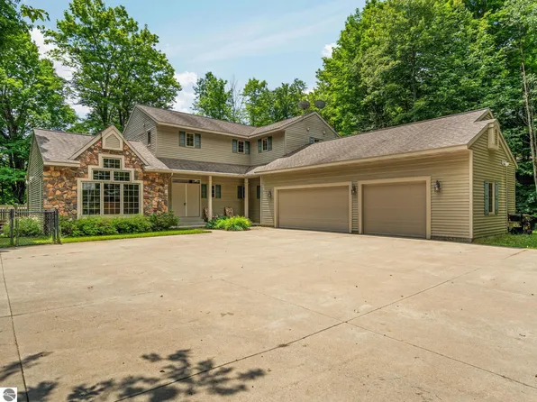 15445 Holly Dr, Thompsonville, MI 49683