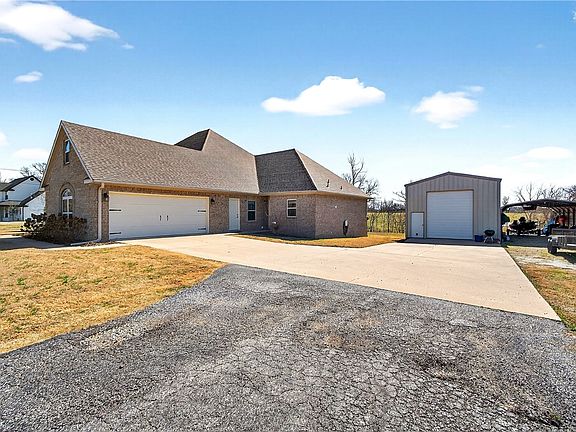 4th image of 1701 Elm Springs Rd