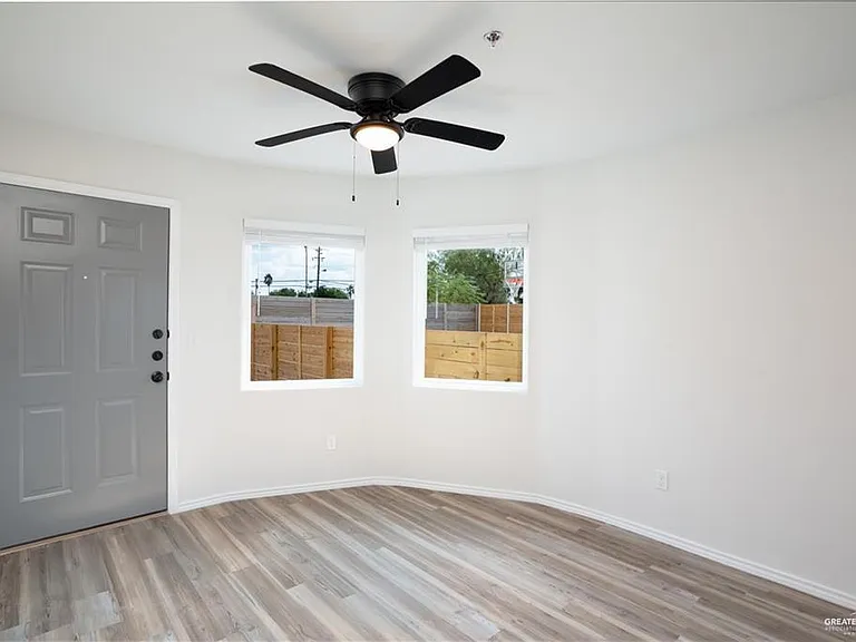 802 Redwood Ave #1 — Photo 5