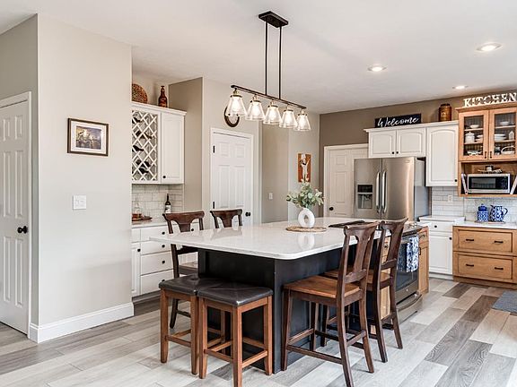 5th image of 113 Somerset Dr