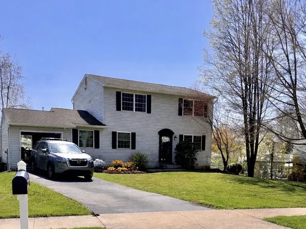 22 Hillcrest Dr, Downingtown, PA 19335