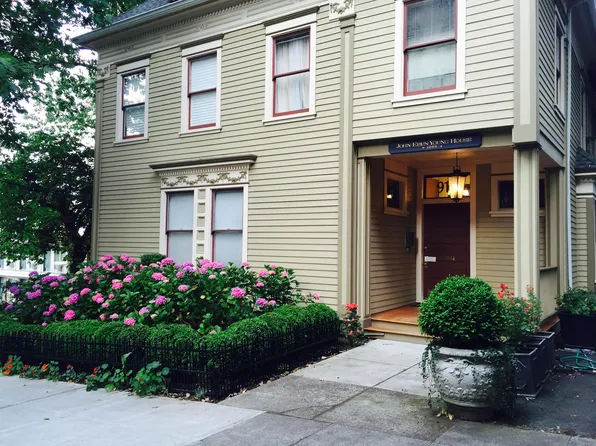 916 SW King Ave, Portland, OR 97205