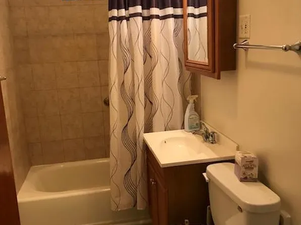 2123 Hillside Ter Unit 2, Cary, IL 60013