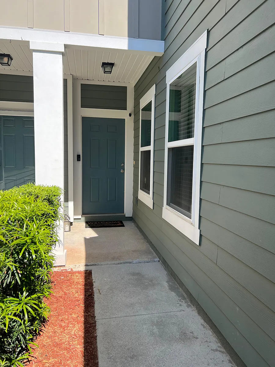 Building Photo - 429 Servia Dr