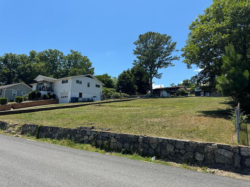 2nd image of 803 Orchard Ter