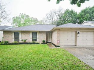 2315 Pilgrims Bend Dr, Friendswood, TX 77546