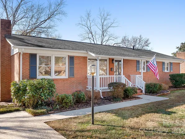 205 Crestview Dr, Lincolnton, NC 28092