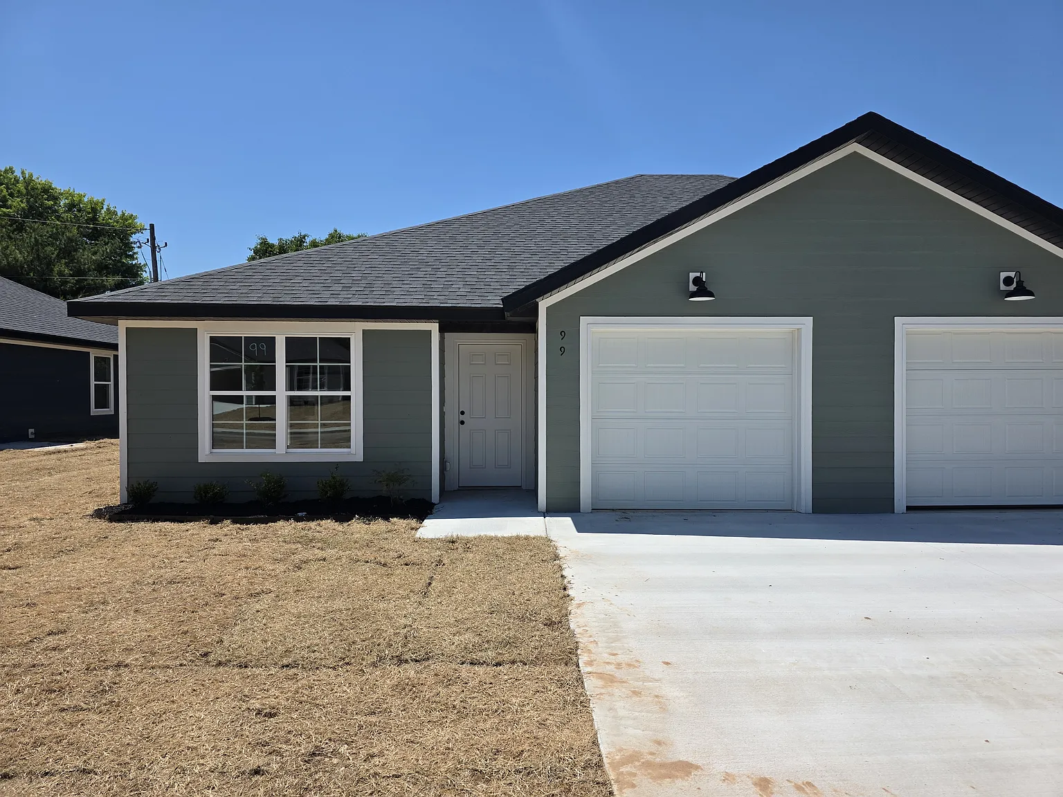 3 bed, 1256 sqft, $1,650 — Photo 1