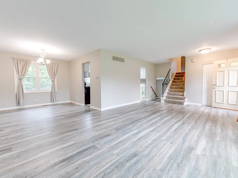 5S735 Park Meadow Dr — Photo 4