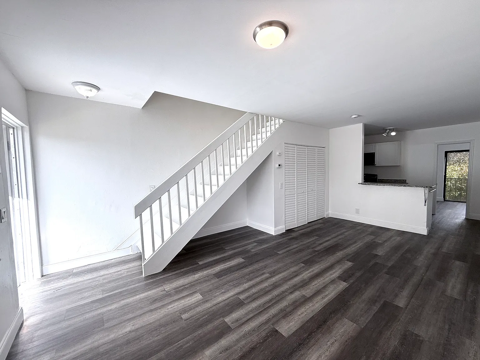 3 bed, 1400 sqft, $3,000 — Photo 4
