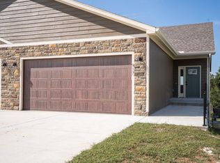 917 Eagle Ridge Dr, Baldwin City, KS 66006