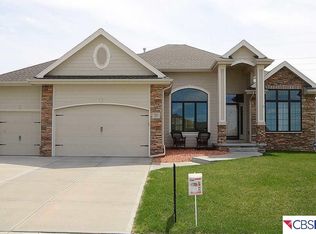 7901 Beaman St, Papillion, NE 68046