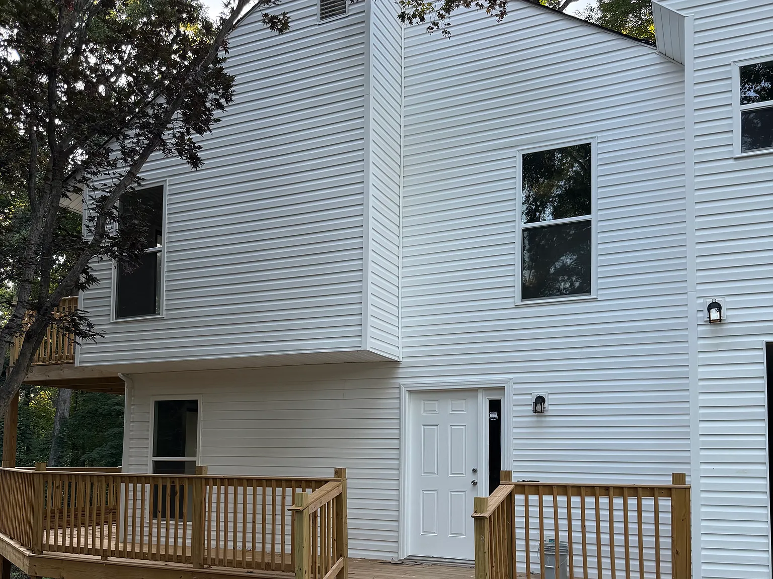 4 bed, 3.5 bath, 2120 sqft, $2,000 — Photo 1