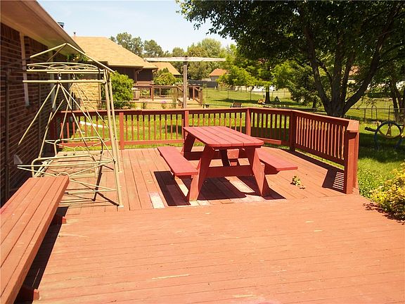 3rd image of 1913 Valley Brook Dr