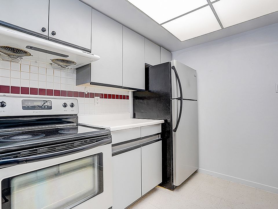 1st image of 1001 Bay St #907