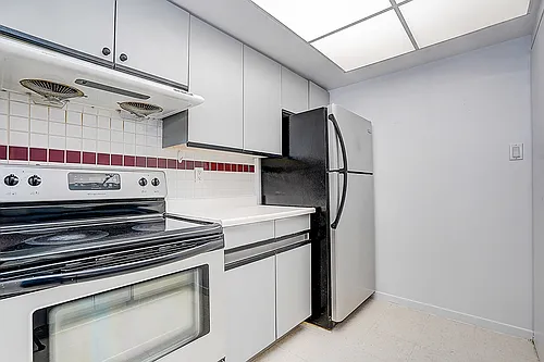 1001 Bay St #907 Photo 1