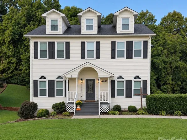 6057 Gold Creek Estate Dr, Hickory, NC 28601
