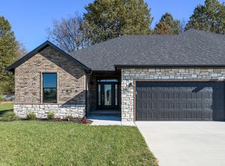 2010 S Regal Ct, Springfield, MO 65807