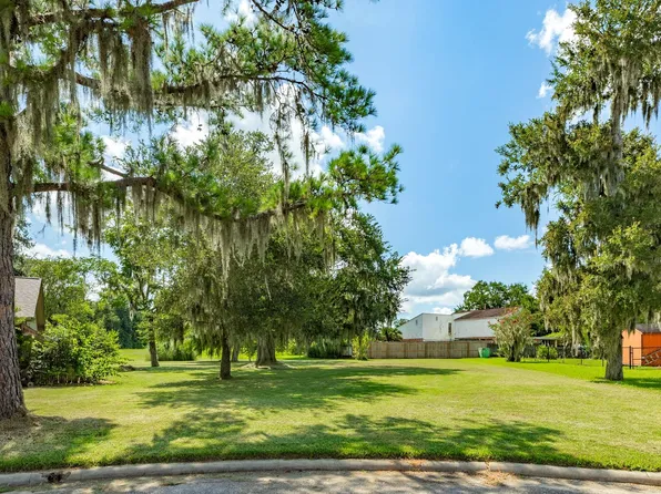 13 Seminole Ln, West Columbia, TX 77486