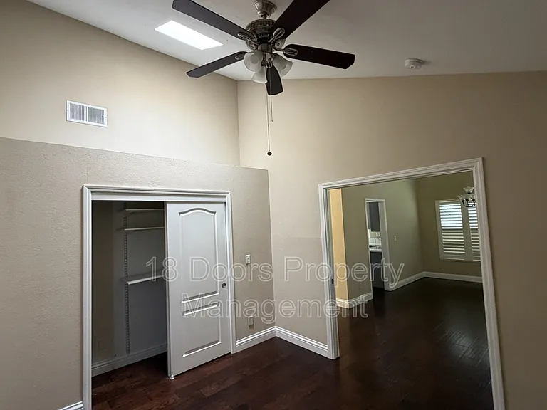 11035 Forestview Ln — Photo 6