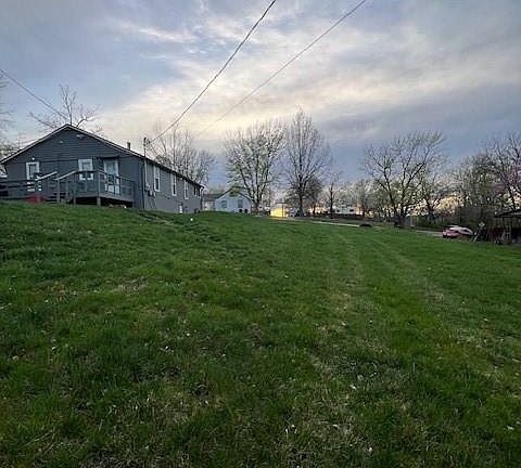 2nd image of 3131 Donnelly Ave