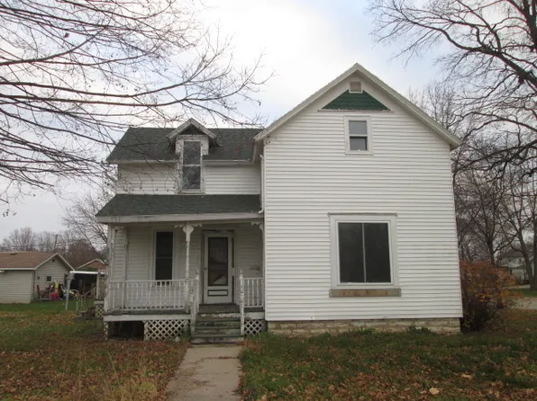 718 S 5th St, Osage, IA 50461