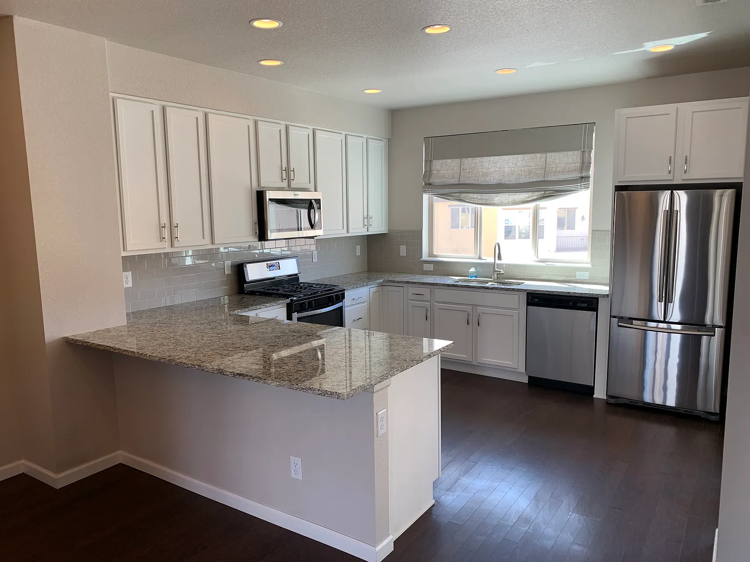 3 bed, 3.5 bath, 2085 sqft, $3,600 — Photo 4