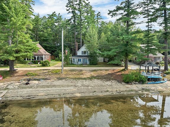 3rd image of 105 Gardners Grove Road