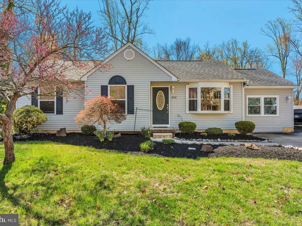 1836 Forest Dr, Williamstown, NJ 08094