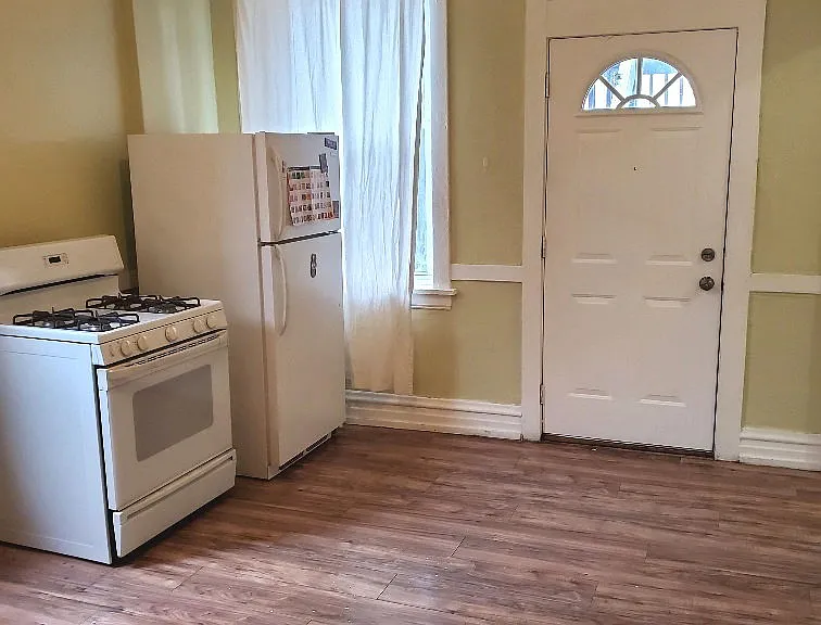 1254 N Maplewood Ave #2 — Photo 4