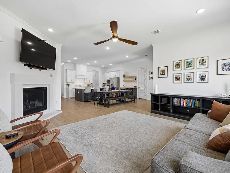 510 Aster Ln — Photo 4
