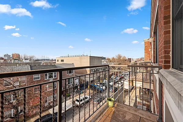 Sold by Compass | media 5