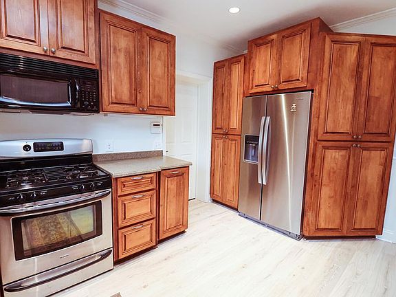 4th image of 207 Eckles Rd