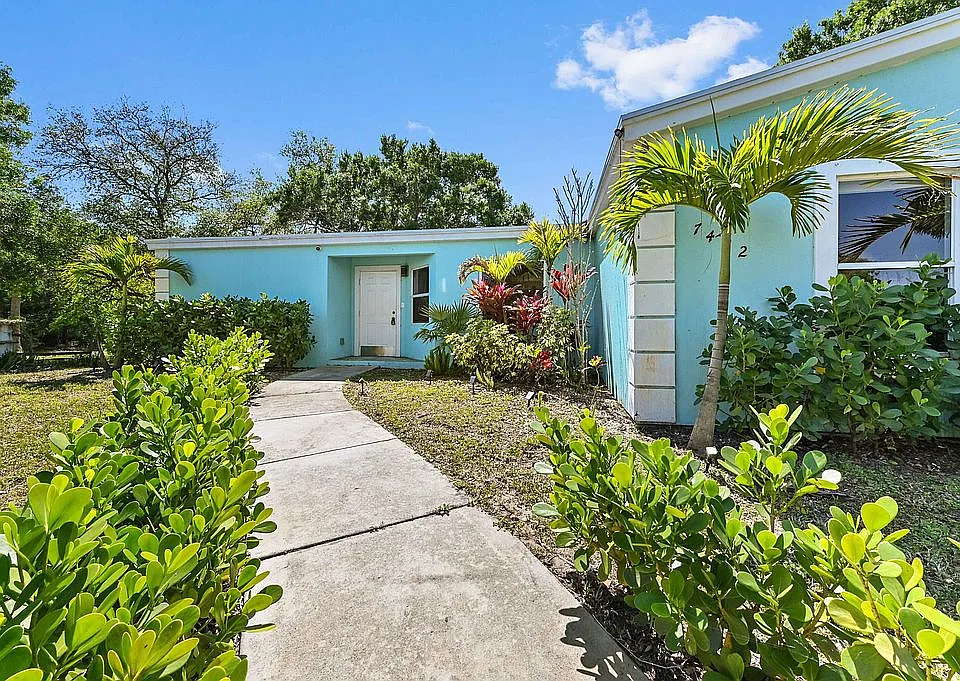 7492 SW 40th Ter