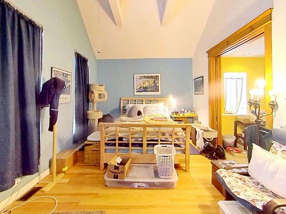 4th image of 3259 N Kenmore Ave #1