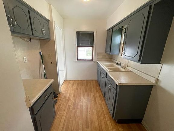 3rd image of 13517 Courtland Ave
