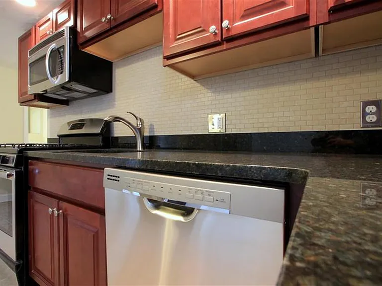 4 Douglass St #3 — Photo 3
