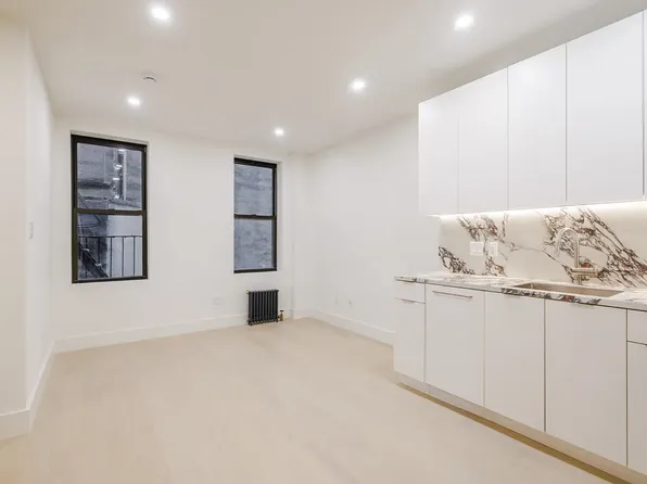 300 West 21st Street image 1 of 6