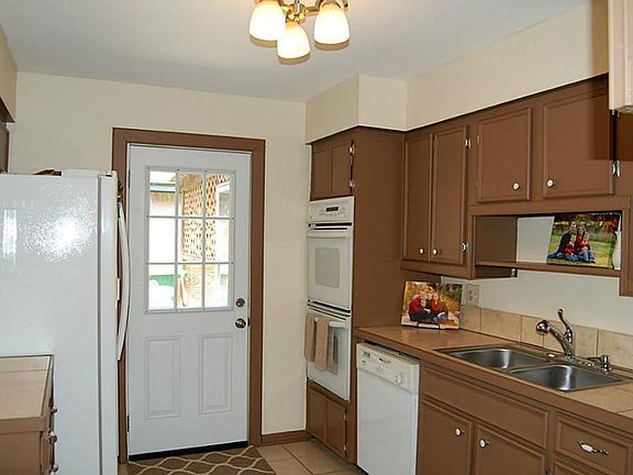 2nd image of 2711 Tinechester Dr