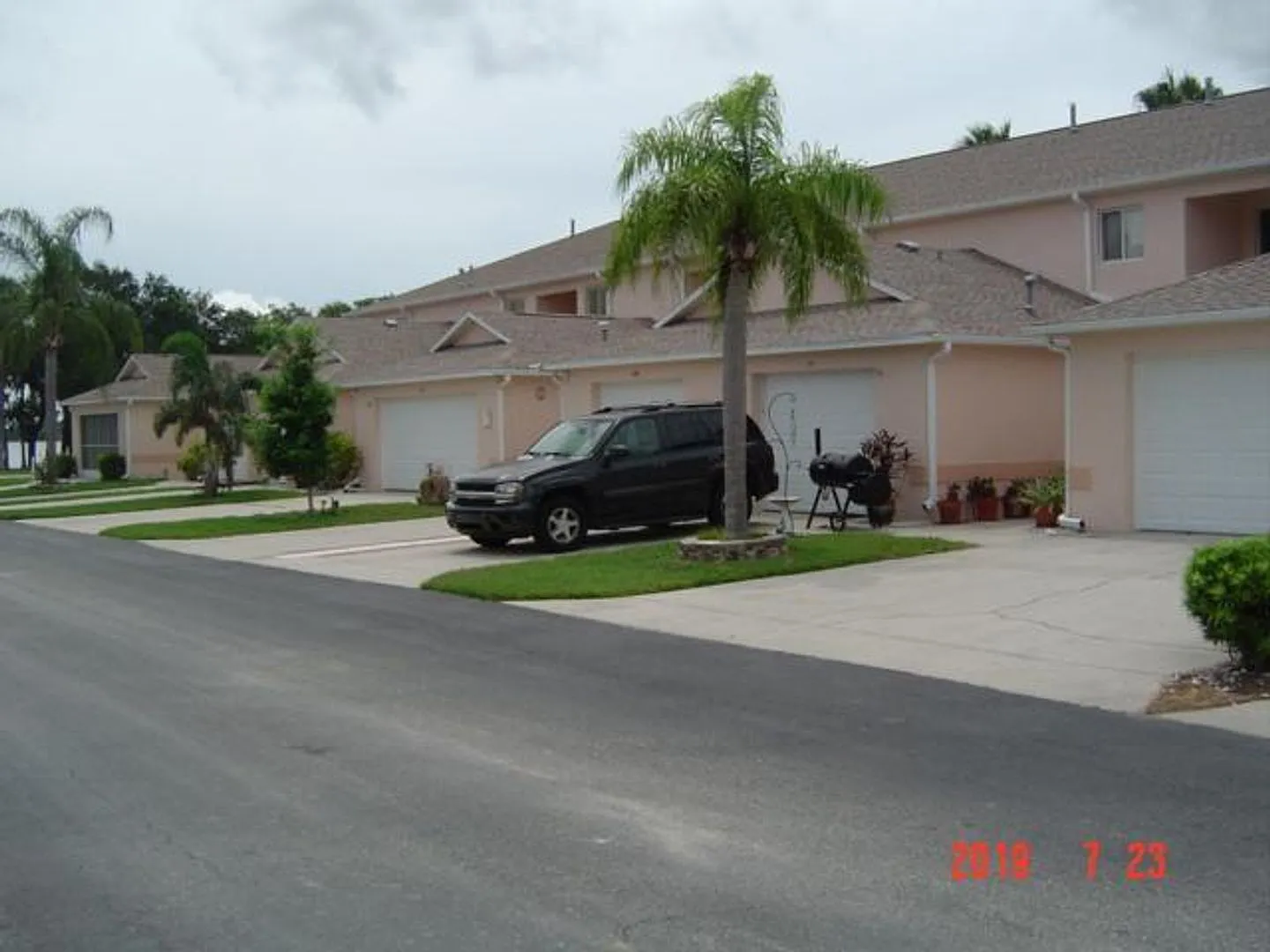 Patio Villa End Unit In River Way Condo, — Photo 1