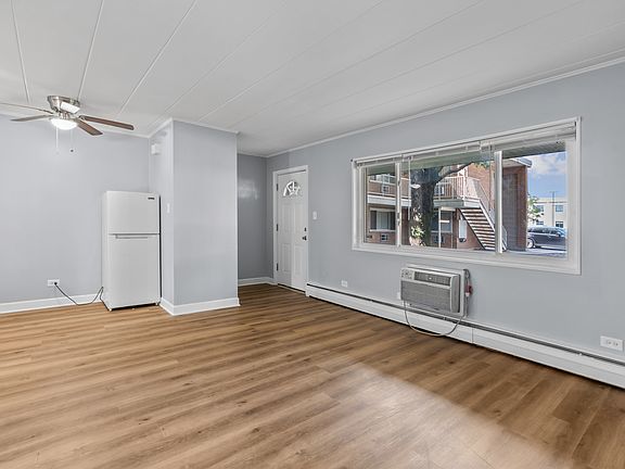 3rd image of 4211 W 95th St APT 1C