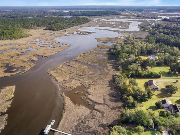 4472 Rose Dr, Ravenel, SC 29470