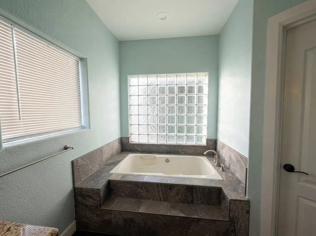 Large1-Bedroom Room for Rent in Kingman, AZ - $900/month, Available 12/2026 — Photo 4