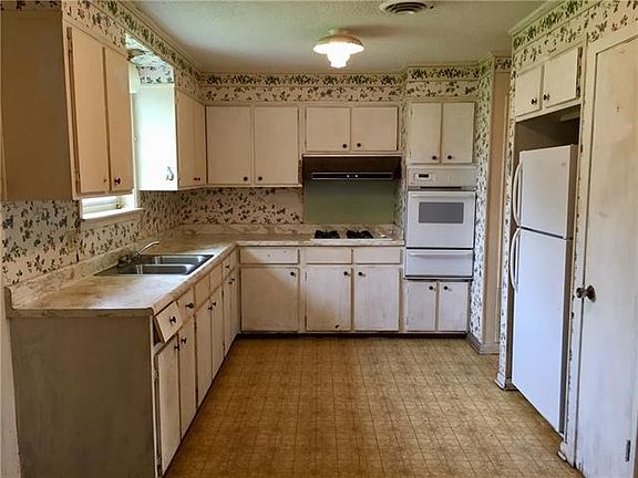 4th image of 1212 Avenue A